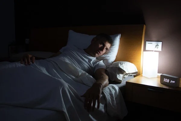 Cansado de rolar na cama para dormir? Aprenda a regra dos 15 minutos 8