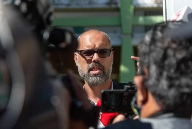 Foragido, Allan dos Santos participa de motociata de Bolsonaro nos EUA 3