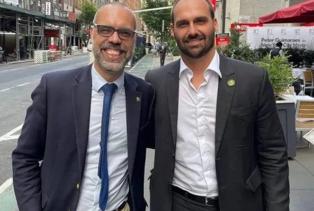 Foragido, Allan dos Santos participa de motociata de Bolsonaro nos EUA 7