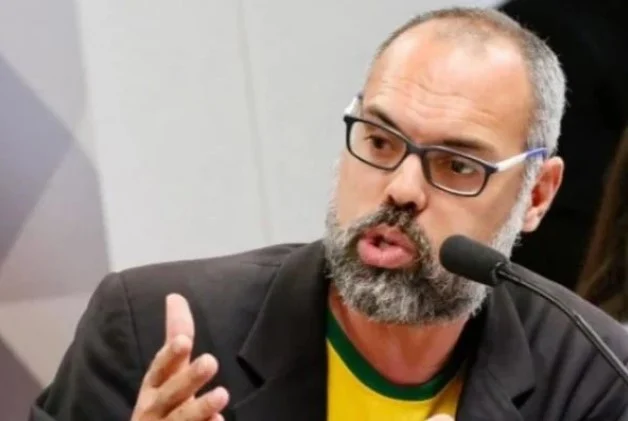 Foragido, Allan dos Santos participa de motociata de Bolsonaro nos EUA 8