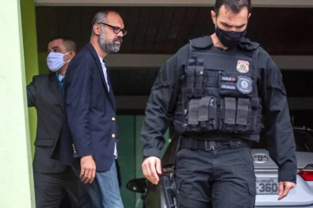 Foragido, Allan dos Santos participa de motociata de Bolsonaro nos EUA 9