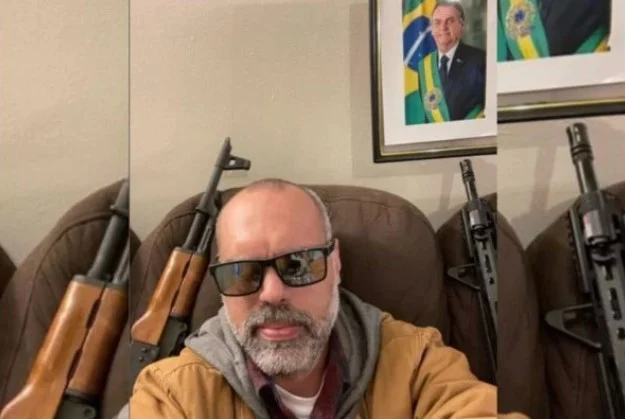 Foragido, Allan dos Santos participa de motociata de Bolsonaro nos EUA 10