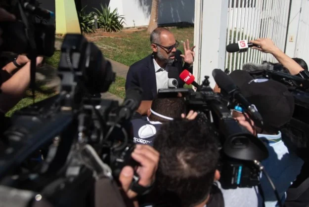 Foragido, Allan dos Santos participa de motociata de Bolsonaro nos EUA 11