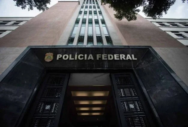 Foragido, Allan dos Santos participa de motociata de Bolsonaro nos EUA 12