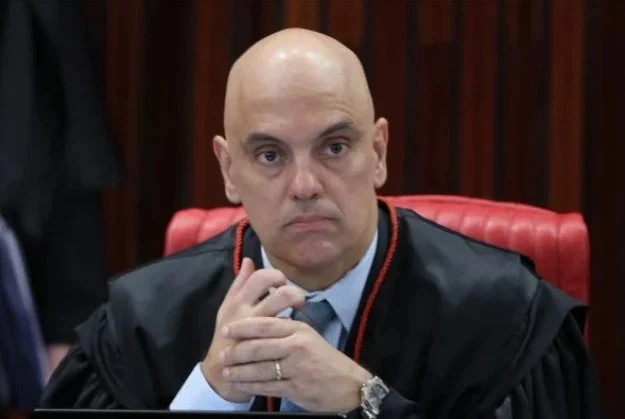 Foragido, Allan dos Santos participa de motociata de Bolsonaro nos EUA 13
