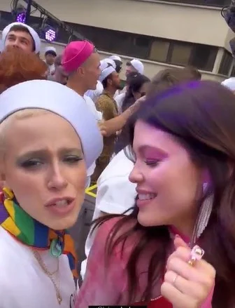 Famosos esbanjam romance na 26ª Parada do Orgulho LGBT+; veja fotos 5
