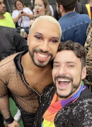 Famosos esbanjam romance na 26ª Parada do Orgulho LGBT+; veja fotos 7