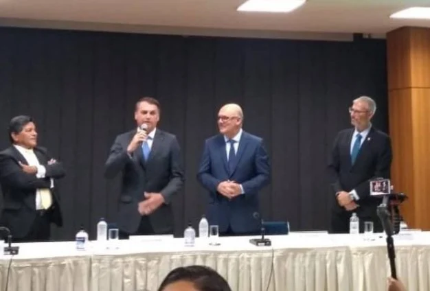 Polícia Federal prende ex-ministro da Educação Milton Ribeiro 16