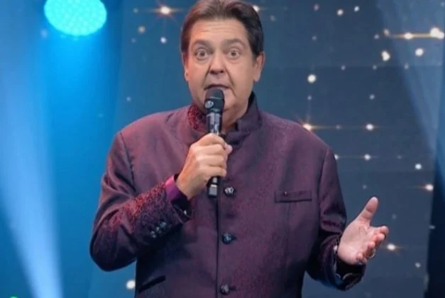 Cantora ameaça expor segredos do filho de Faustão e constrange jovem 8