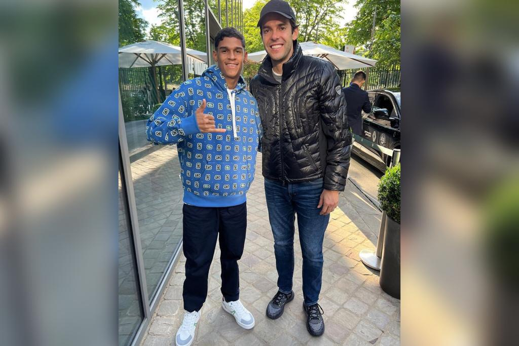 Receba! Ex de Militão aparece em balada ao lado de Luva de Pedreiro 8