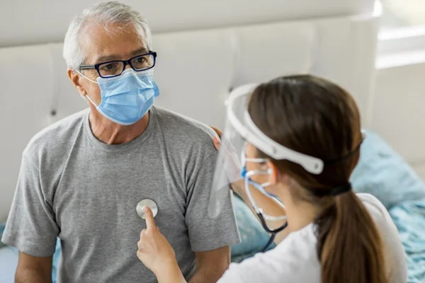 Dor no peito e suor frio: saiba os 10 sintomas de infarto 3