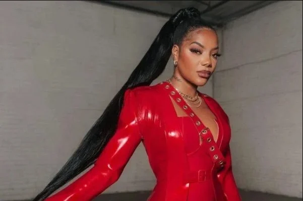 Ludmilla é criticada após revelar situação financeira: “Apaga” 14