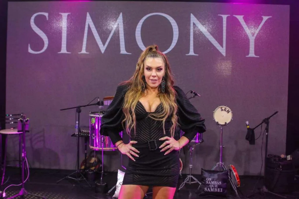 Simony volta ao hospital para tratar câncer: “Mais um ciclo de quimio” 8
