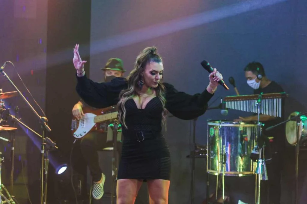 Simony volta ao hospital para tratar câncer: “Mais um ciclo de quimio” 9