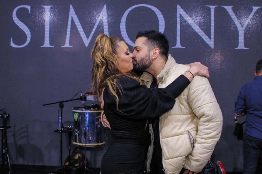 Simony volta ao hospital para tratar câncer: “Mais um ciclo de quimio” 10