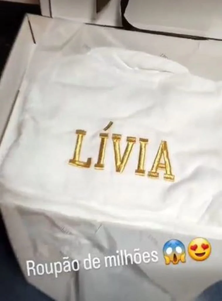 Lívia Andrade compartilha fotos no Projac e dá pista de novo trabalho 5