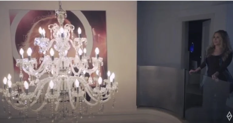 Veja a mansão gigantesca da cantora Joelma com 10 banheiros, 7 suítes, sala enorme e área livre. 2