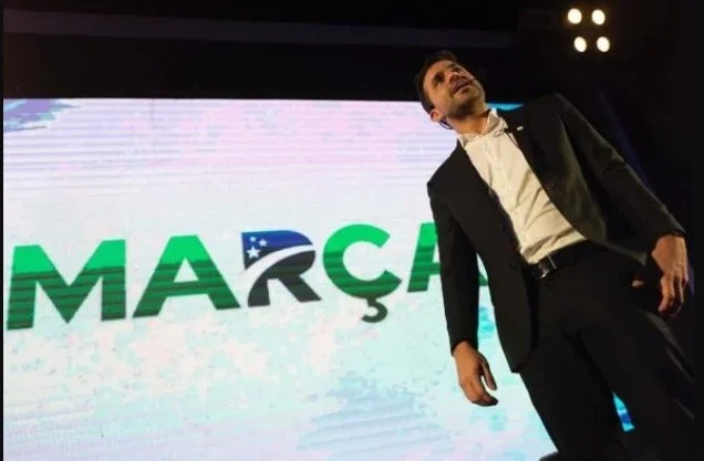 Ipec: Lula mantém 44% e Bolsonaro oscila de 32% para 31% 21