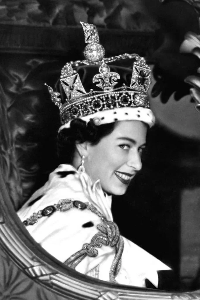 Morre a rainha Elizabeth II, aos 96 anos, após 7 décadas de reinado 6