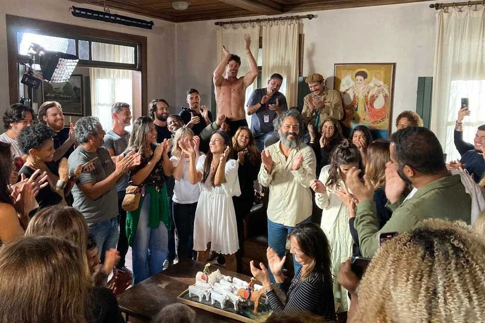 Elenco de Pantanal chora em despedida após última gravação 4