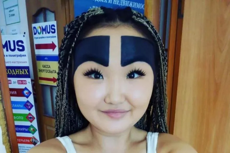 Mulher abandona “sobrancelhas de Angry Birds” e fica irreconhecível 9