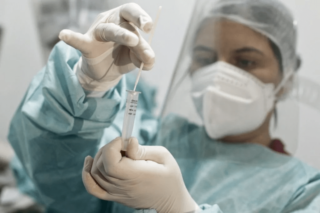Tripledemia: entenda o que é e quais são os riscos para você 4