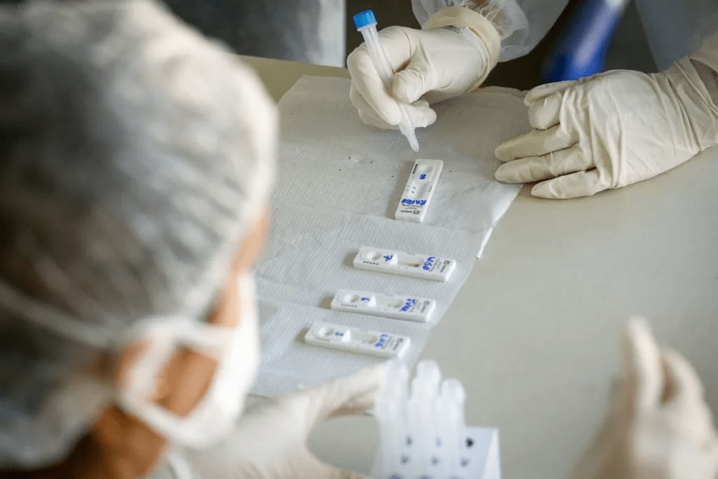 Tripledemia: entenda o que é e quais são os riscos para você 13