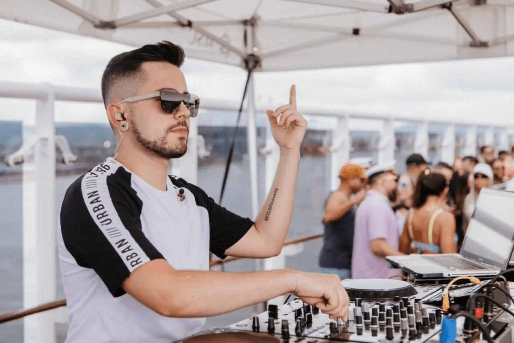 Wesley Safadão faz quatro horas de show a bordo do Ws On Board 2022 2