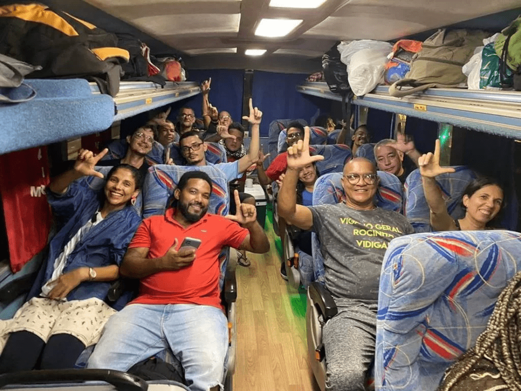 Caravanas de apoiadores de Lula começam a chegar a Brasília para posse 3