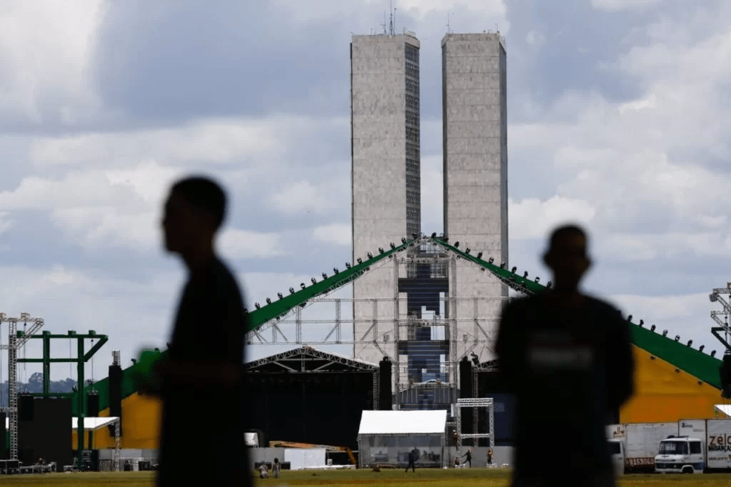 Caravanas de apoiadores de Lula começam a chegar a Brasília para posse 8