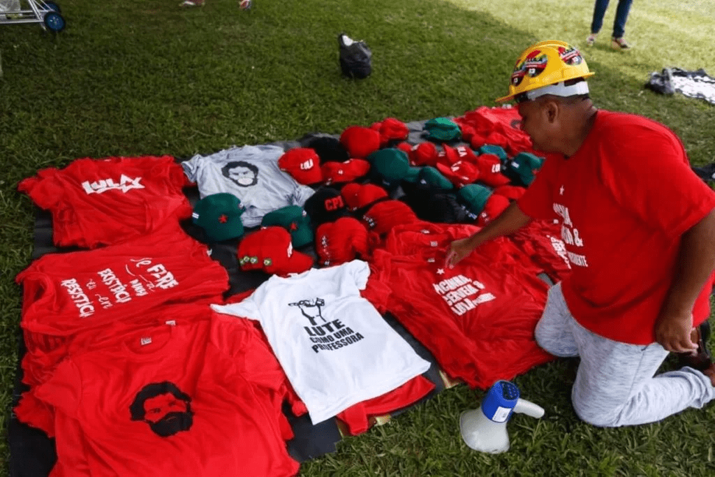 Caravanas de apoiadores de Lula começam a chegar a Brasília para posse 9