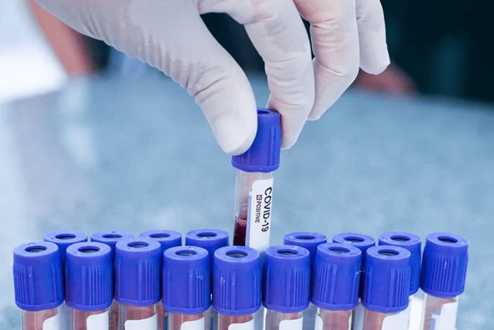 Um ano de Ômicron: como a variante mudou o cenário da pandemia 4