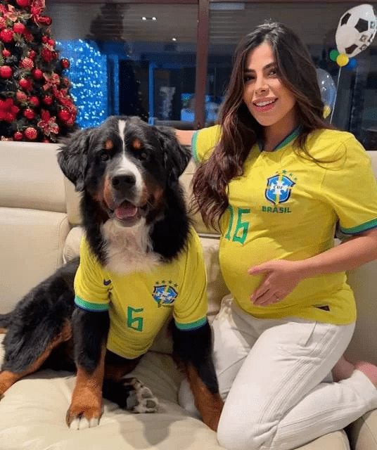 Esposa de Alex Telles chora após lesão tirar o atleta da Copa do Mundo 2