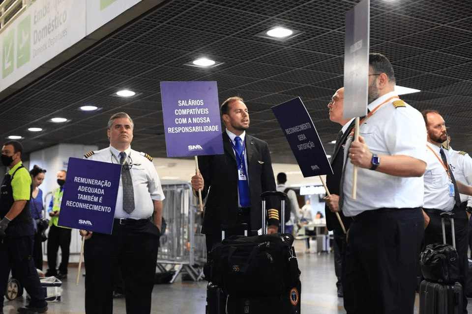 Aeronautas suspendem greve até domingo para análise de nova proposta 10