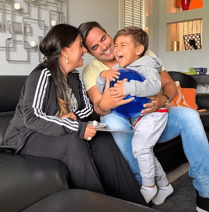 Simone Mendes ganha relógio com diamantes do marido; veja o valor 4