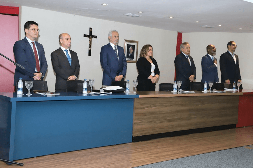 Presidente do TCE-AM prestigia entrega de Medalha do Mérito Acadêmico a Samuel Hanan 1