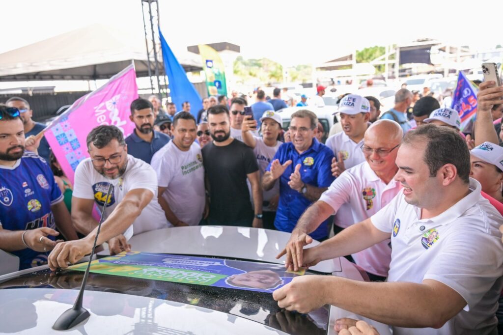 Roberto Cidade cria QG para adesivagem de veículos em Manaus; inauguração teve mais de 600 carros 2