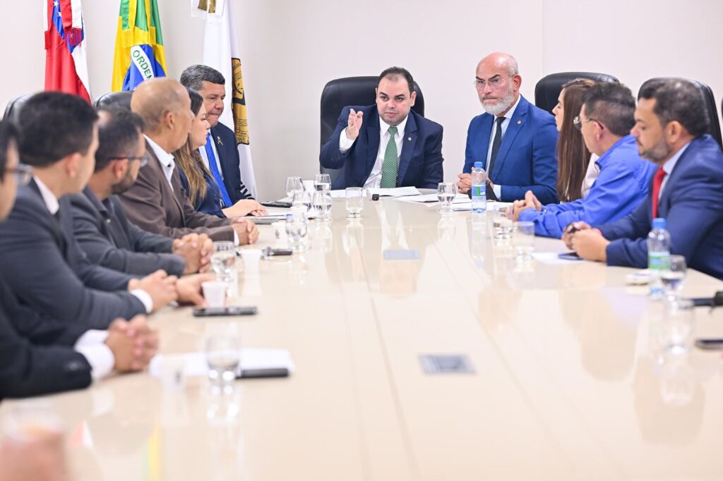 Roberto Cidade comanda votação que aprovou reajuste salarial a servidores da Assembleia Legislativa e profissionais das forças de segurança 2