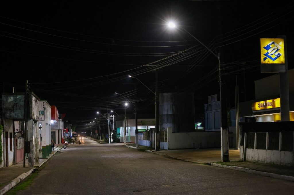 Governador Wilson Lima inaugura iluminação pública de LED e visita obra de ampliação do sistema de abastecimento de água de Carauari 2