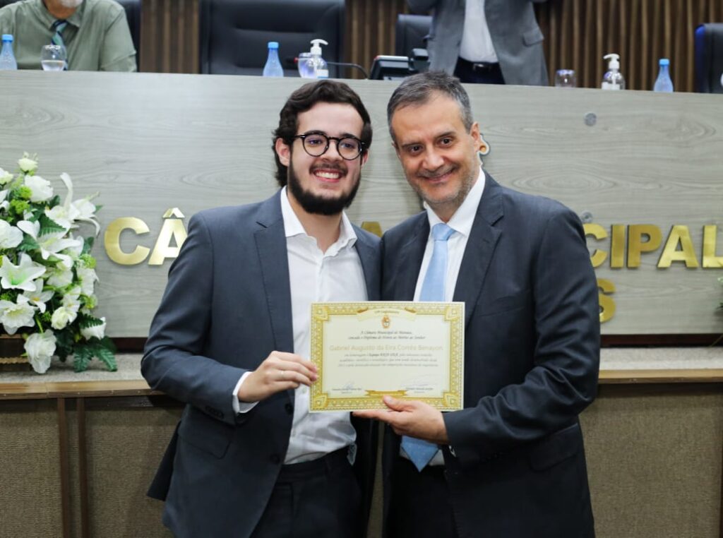 Marcelo Serafim homenageia equipe Baja formada por alunos talentosos da Universidade do Estado do Amazonas. 2