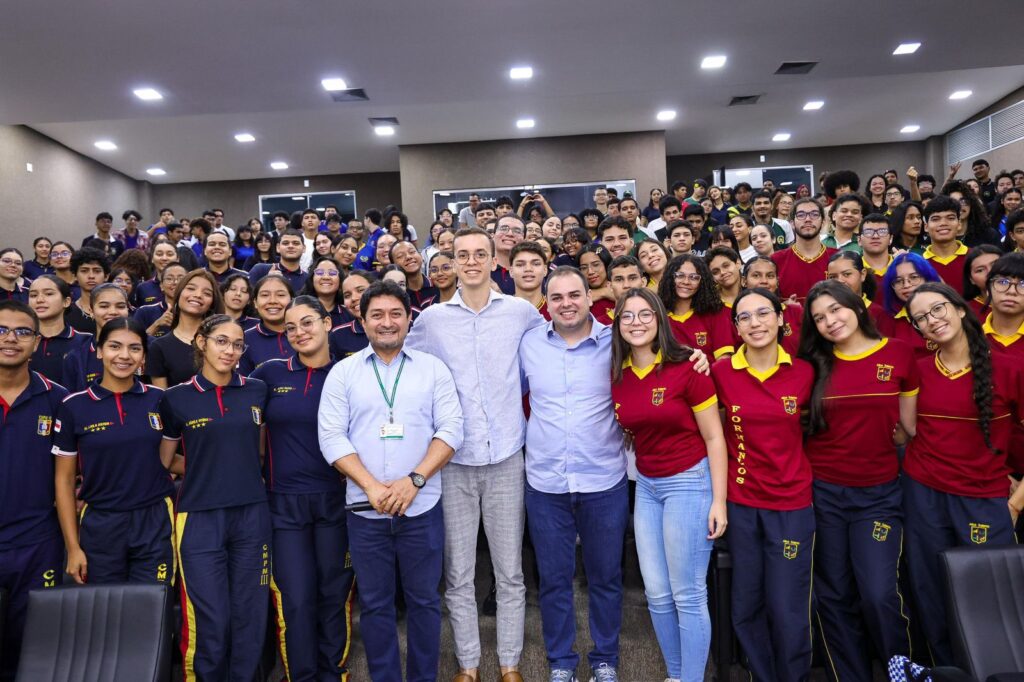 Presidente Roberto Cidade celebra participação de estudantes da rede estadual no programa Aleam Educa 2