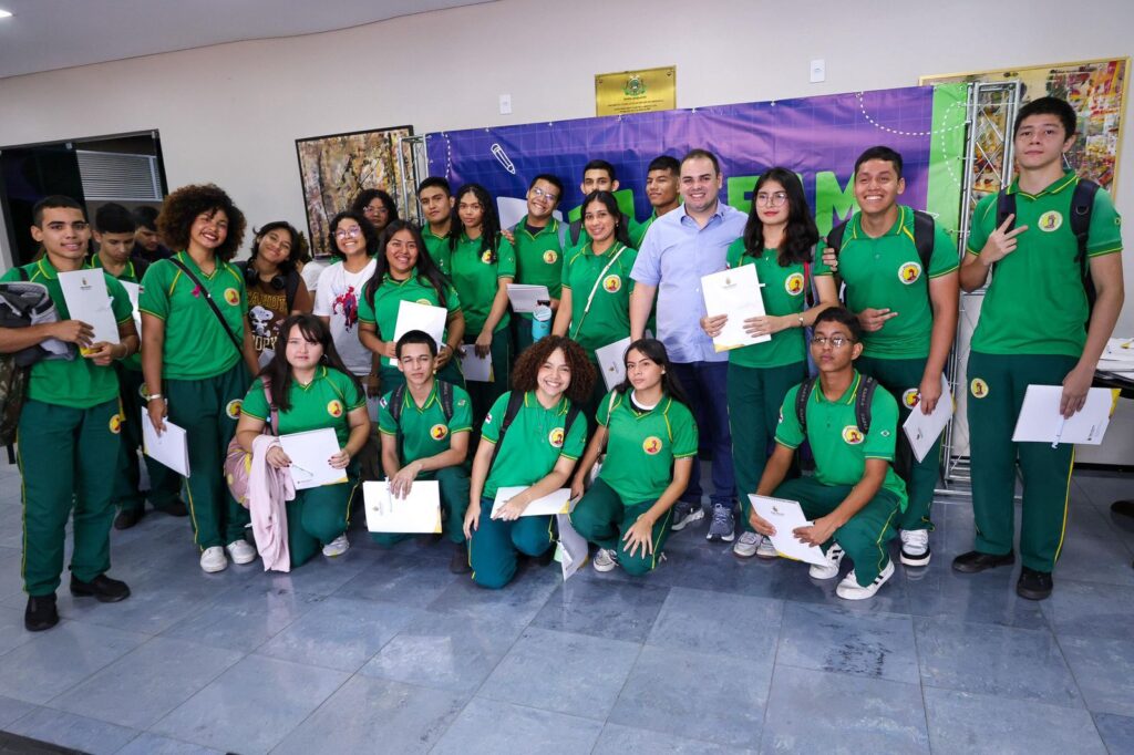 Presidente Roberto Cidade celebra participação de estudantes da rede estadual no programa Aleam Educa 3