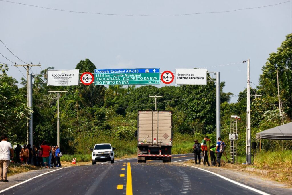 Governo entrega nova AM-010 e reduz pela metade o tempo de viagem até Itacoatiara 3