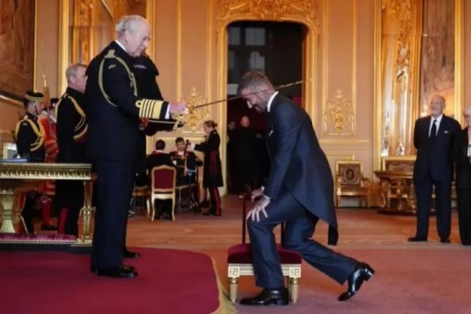 condecorado cavaleiro pelo rei Charles III 2