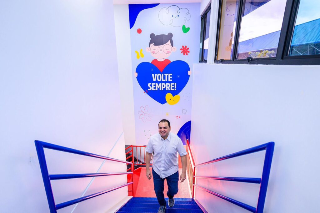 Presidente Roberto Cidade abre programação oficial do Abril Azul no Legislativo Estadual com iluminação especial 2