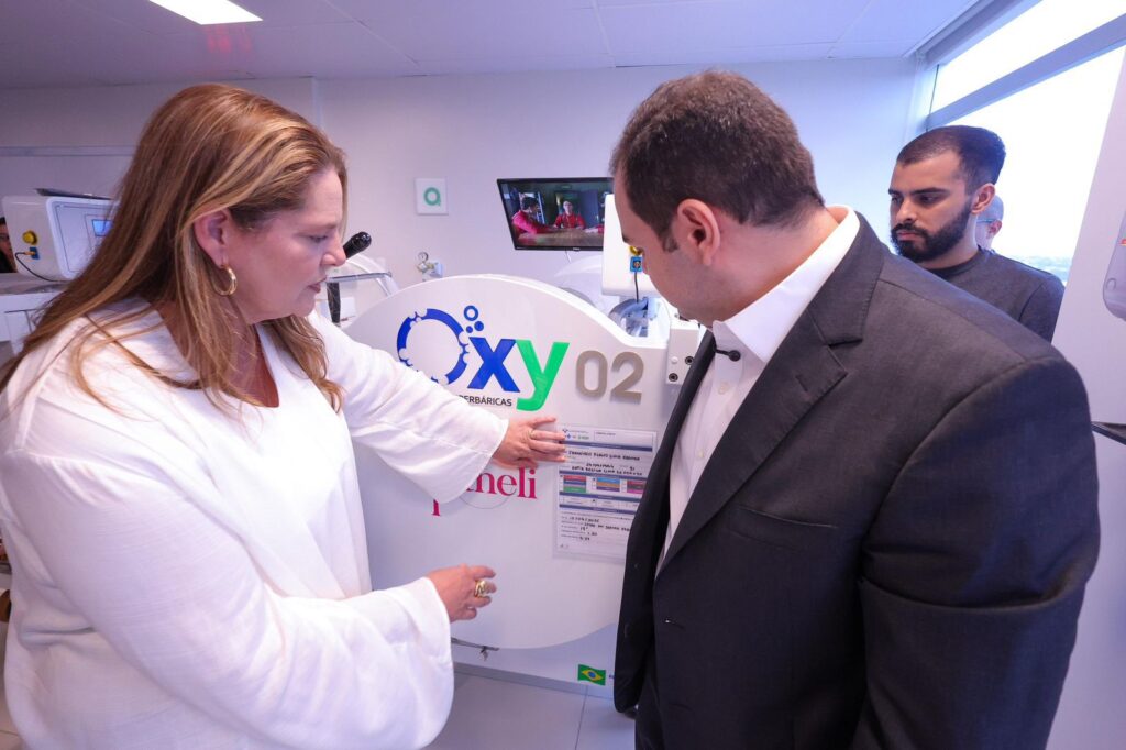 Governador interino Roberto Cidade inaugura cinco câmaras hiperbáricas e amplia tratamento de alta complexidade no Hospital Delphina Aziz 3