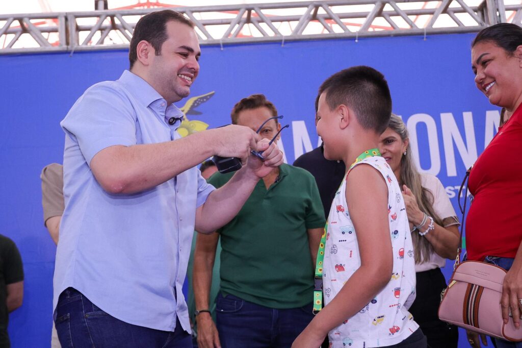 Governador interino Roberto Cidade acompanha entrega de 1,2 mil óculos e avança com mutirão oftalmológico no Amazonas 3