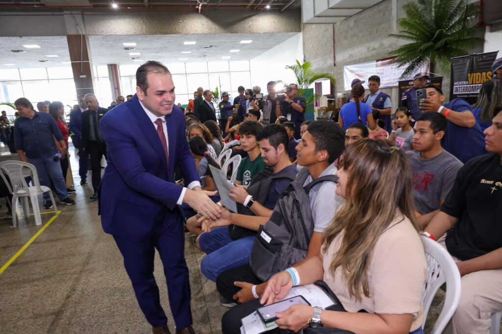 Governador interino Roberto Cidade destaca ampliação da cidadania no interior durante abertura do ‘Registre-se em Manaus’ 2