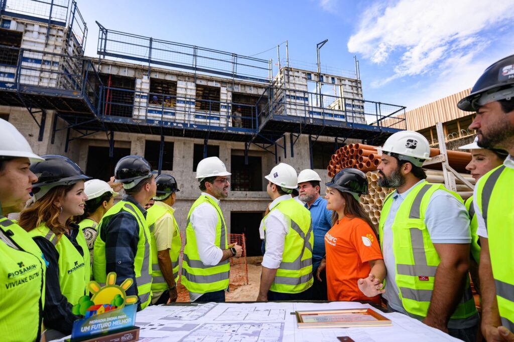 Em vistoria de obras do Residencial Compensa, governador interino Roberto Cidade destaca continuidade dos projetos habitacionais no Amazonas 2