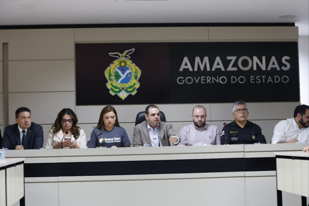 Mais de 14 mil servidores da Segurança terão reajuste de 4,14%, anuncia o governador interino Roberto Cidade 2